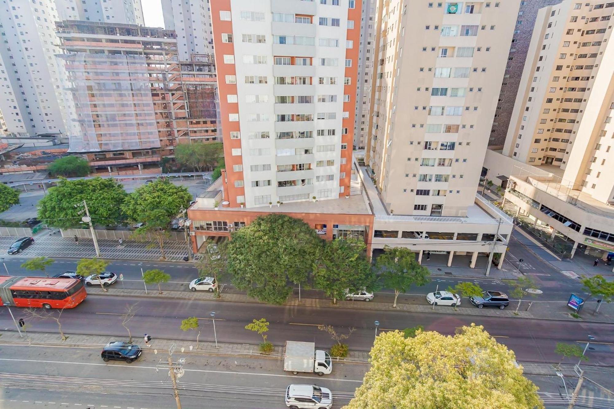 Predio Fantastico No Bairro Mais Requisitado De Куритиба Екстериор снимка